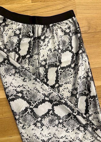 Gri Yılan Desenli etek uzun - Görsel 3