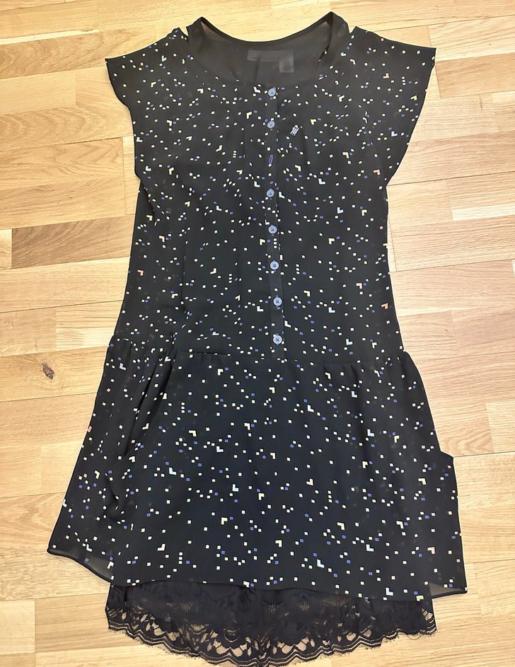 Çok sade desenli Kolsuz spor gorunumulu elbise - Görsel 5