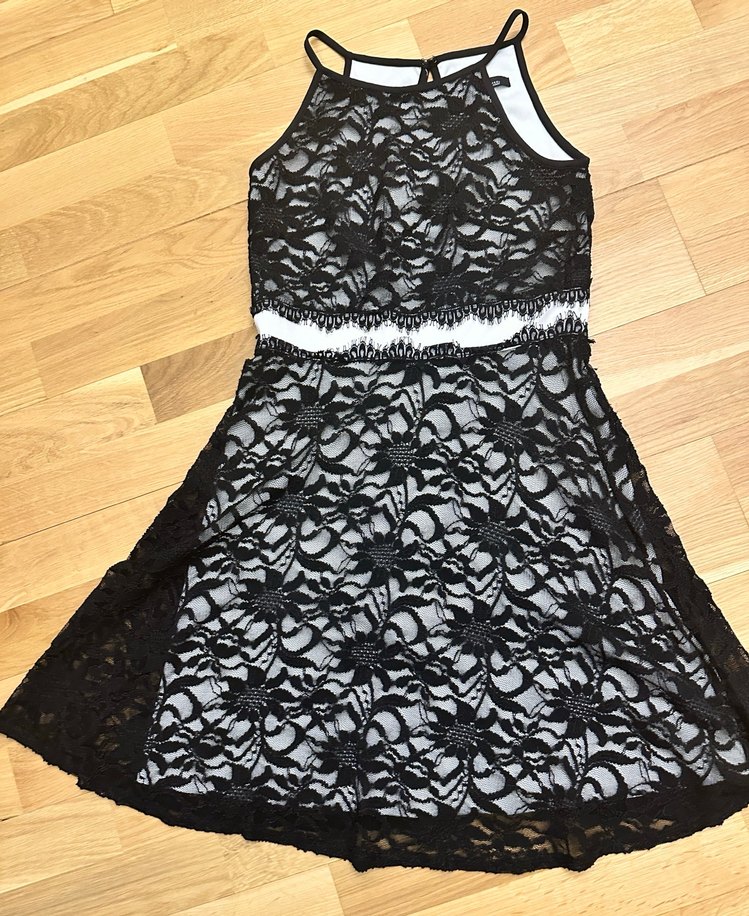 Siyah Dantelli kısa elbise - Görsel 3