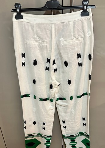 Beyaz Nakışlı Mini Kumaş Kadın Pantolon - Görsel 5