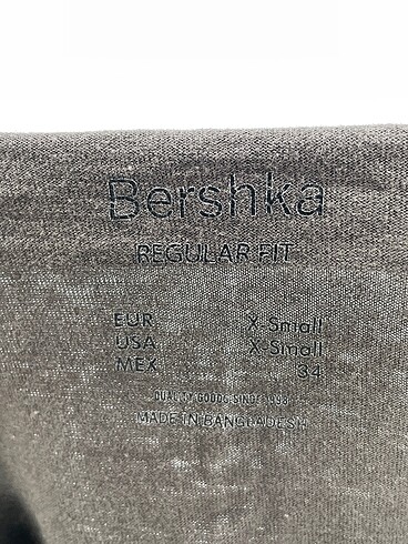 xs Beden çeşitli Renk Bershka T-shirt %70 İndirimli.