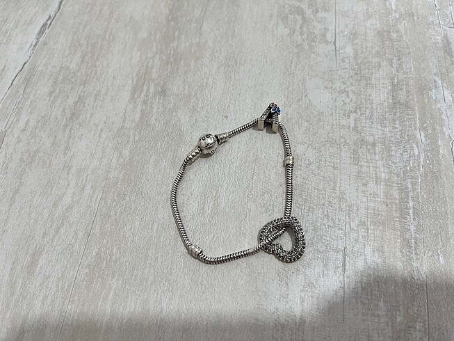 Pandora bileklik ve charm