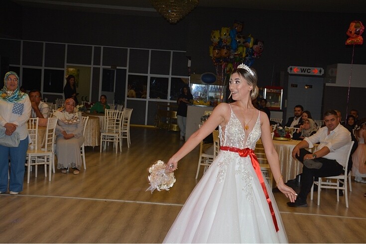 GELİNLiK ;KINALIK