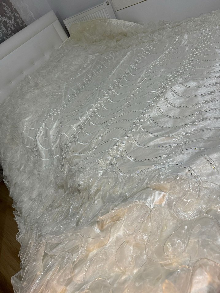 Hiç kullanılmamış Güvertur, Bej renkli dantel detaylı çok şık - Görsel 4