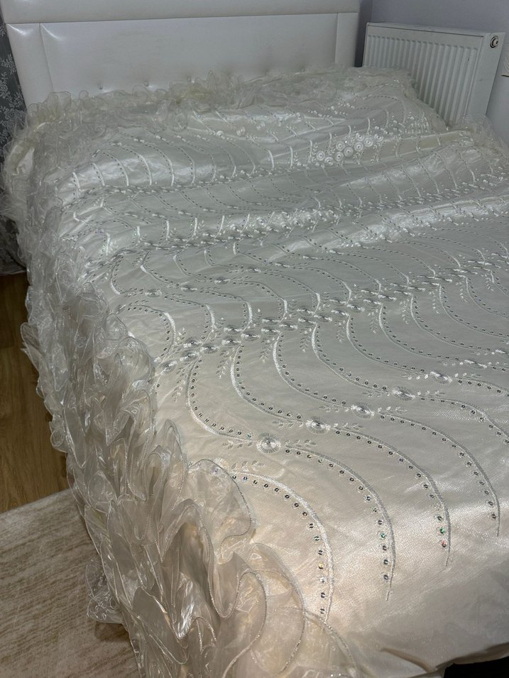 Hiç kullanılmamış Güvertur, Bej renkli dantel detaylı çok şık - Görsel 2