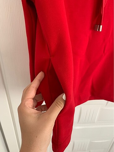 Stradivarius kırmızı cepli sweatshirt