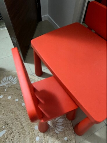Beden kırmızı Renk IKEA çocuk masa sandalye
