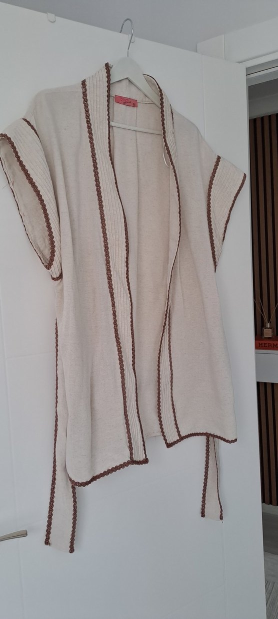 Güpür detaylı yelek - Görsel 3