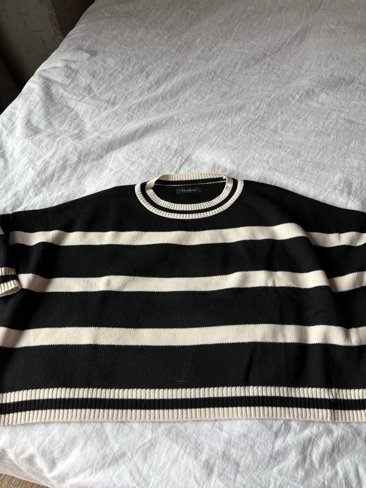 Siyah Beyaz Çizgili Salaş Kadın Kazak - Görsel 2