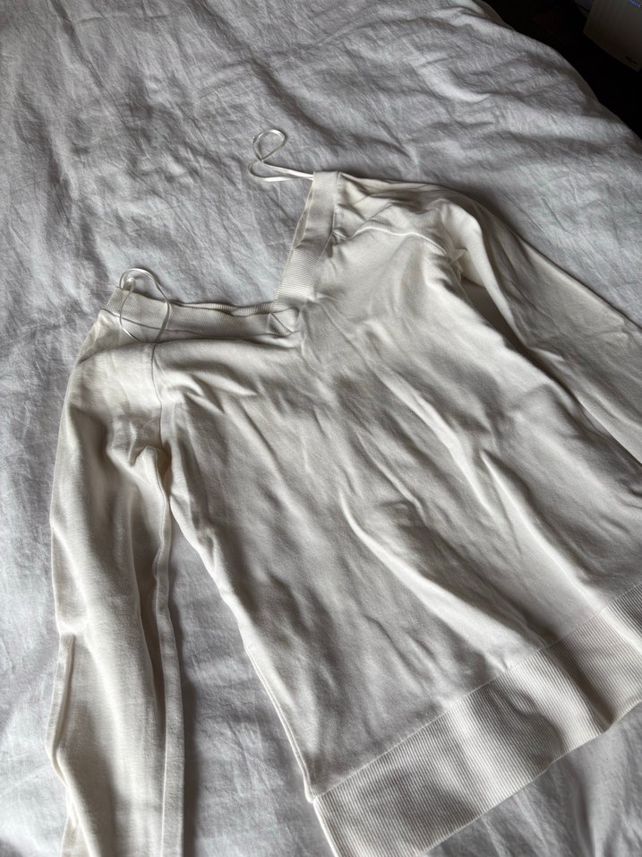 V Yaka Beyaz üst - Görsel 2