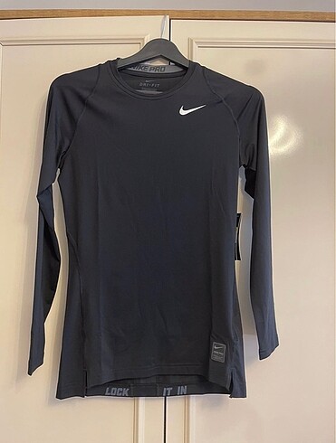 Nike Pro sporcu içliği