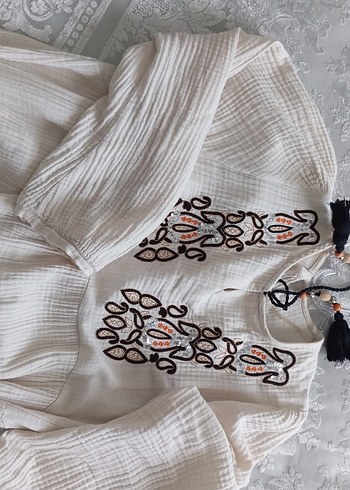 Püsküllü Nakışlı Beyaz Bohem Uzun Elbise - Görsel 3