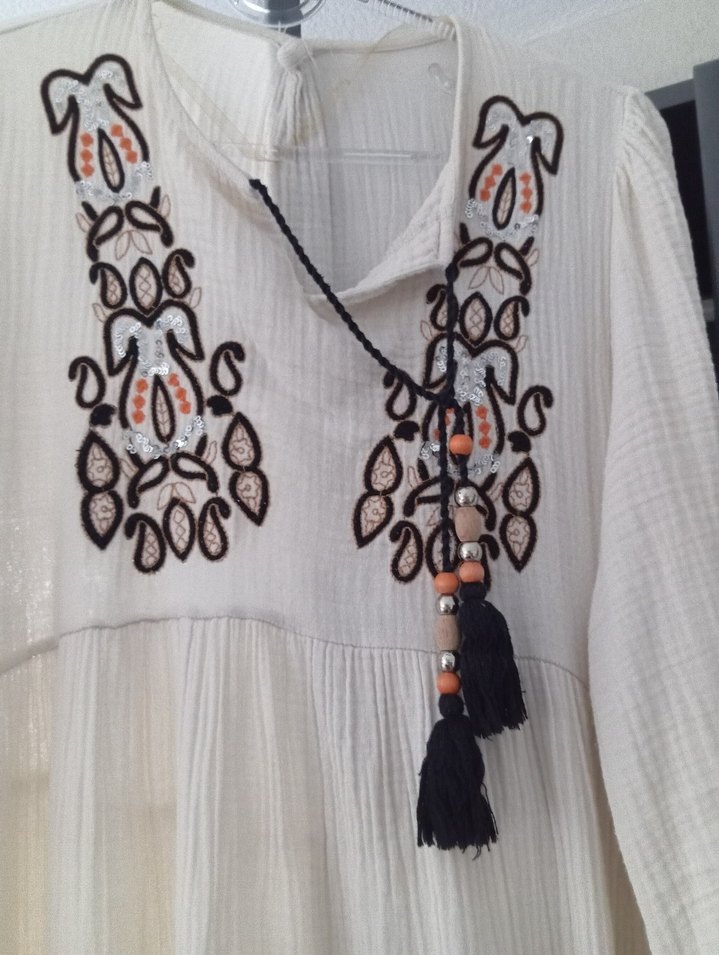 Püsküllü Nakışlı Beyaz Bohem Uzun Elbise - Görsel 4