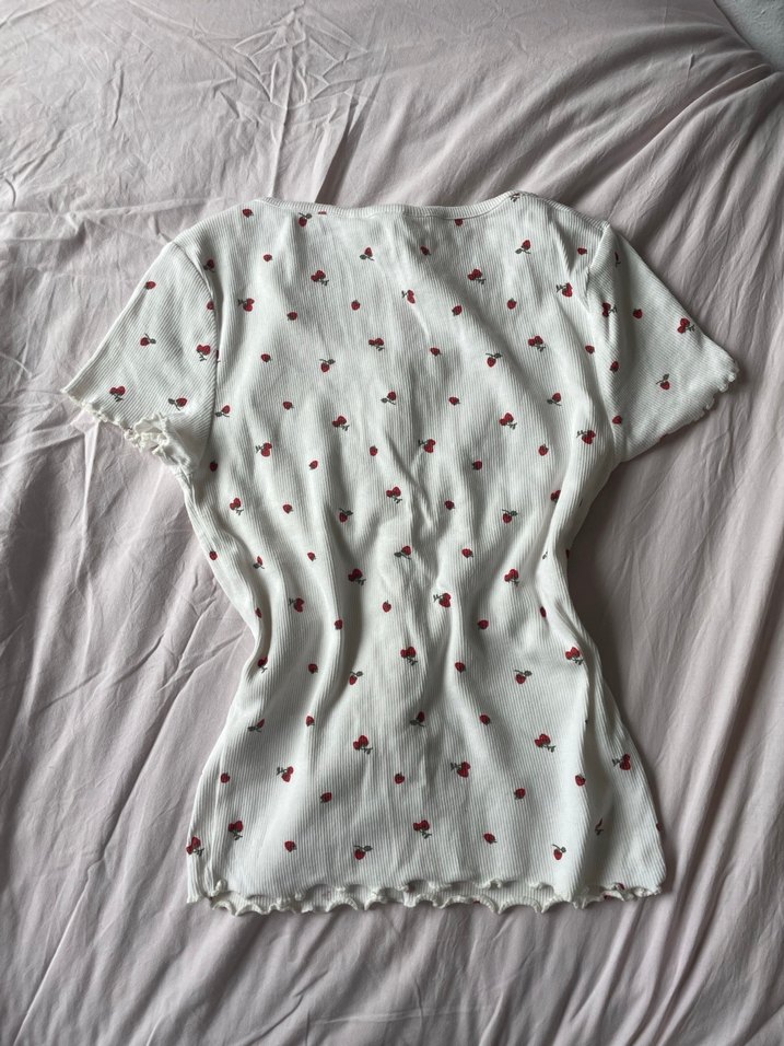 Kısa Kollu, Düğmeli V Yaka Beyaz Baskılı Bluz - Görsel 2