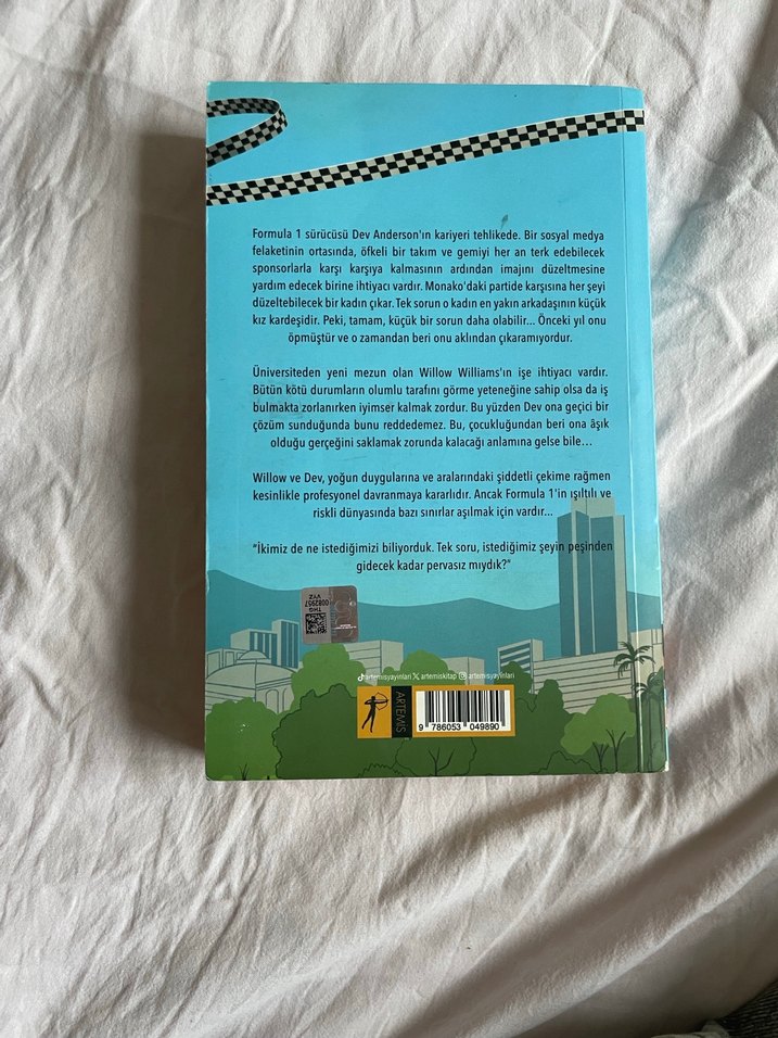 Yarış Çizgisi - Simone Soltani Roman - Görsel 2