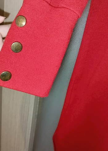 42 Beden Kırmızı Düğmeli Uzun Kollu elbise