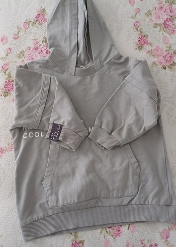 Gri Kapüşonlu Cep Detaylı Sweatshirt