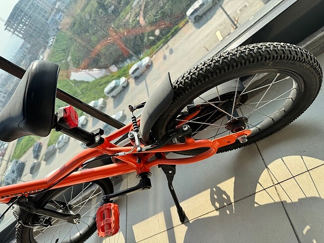 Beden turuncu Renk Decathlon çocuk bisikleti
