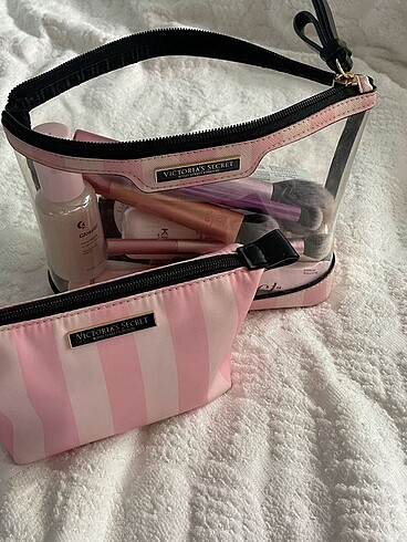 Victoria?s secret makyaj çantası