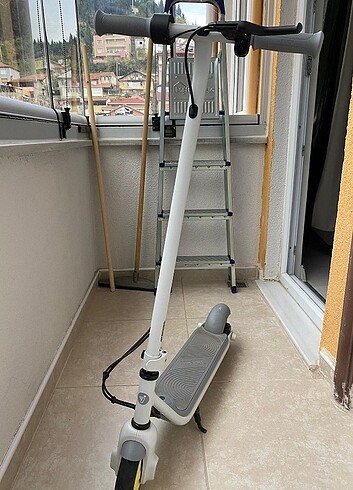 Xiaomi Mi Essential Elektrikli Scooter  - Görsel 2