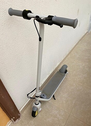 Xiaomi Mi Essential Elektrikli Scooter  - Görsel 3