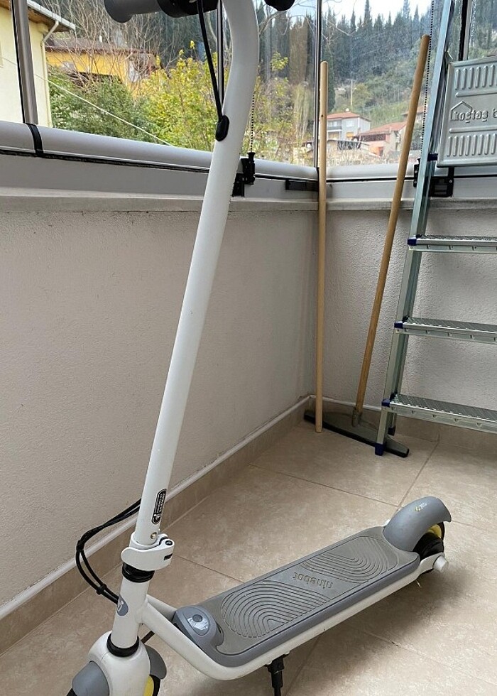 Xiaomi Mi Essential Elektrikli Scooter  - Görsel 4
