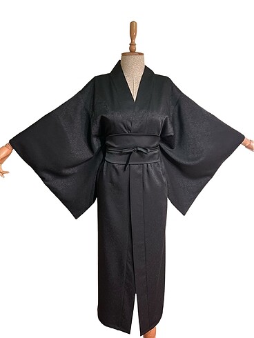 Uzun saten kimono elbise