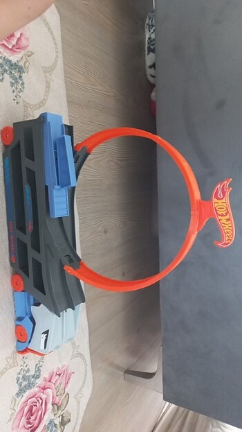 Hotwhwels araba tırı 