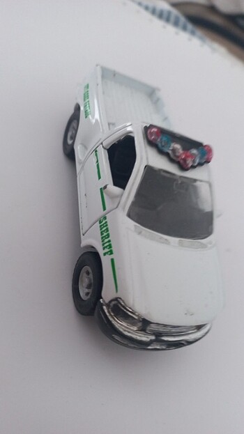 Ford oyuncak araba 