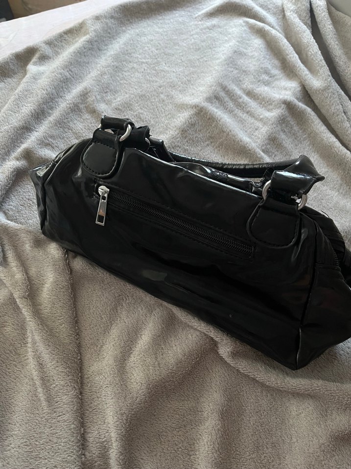 Kilit Detaylı Siyah Deri Gotik Çanta - Görsel 2