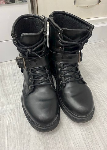 Siyah Deri Goth Tarzı Kadın bot kinetix - Görsel 2