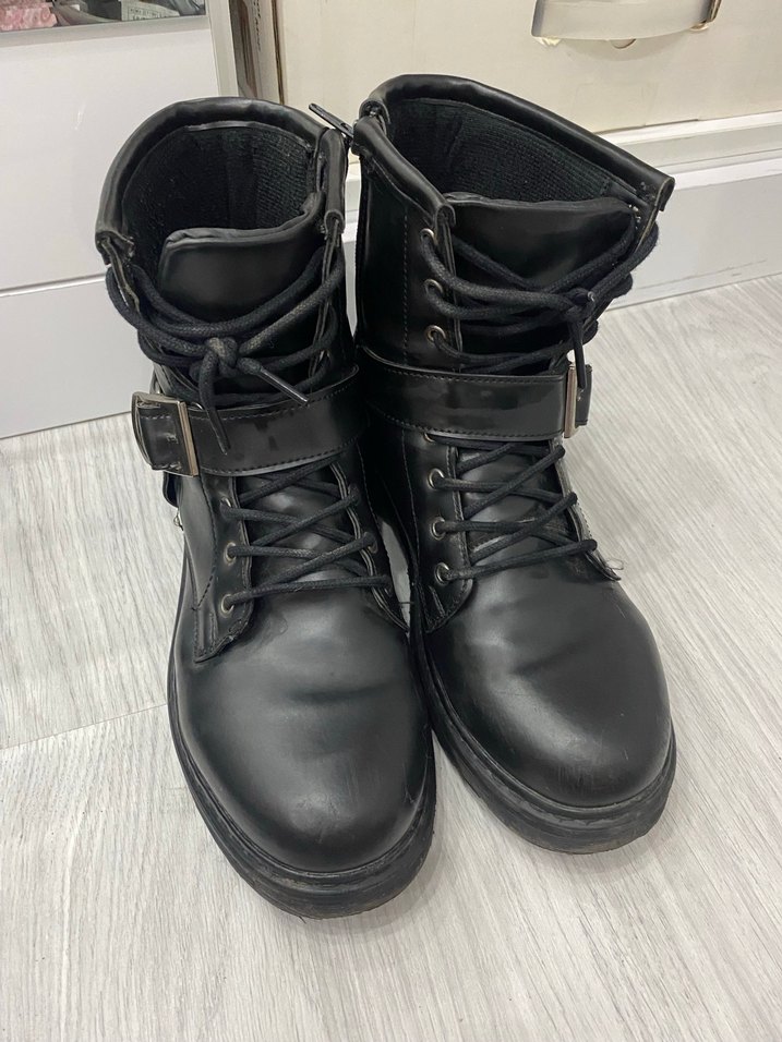 Siyah Deri Goth Tarzı Kadın bot kinetix - Görsel 2