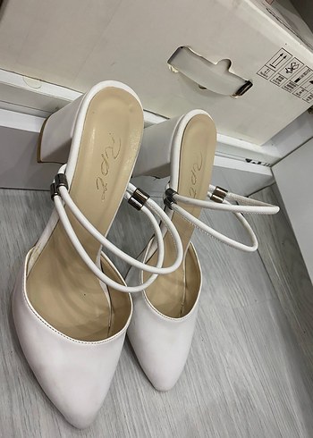 Beyaz Kadın Günlük Kemerli Topuklu Ayakkabı - Görsel 2