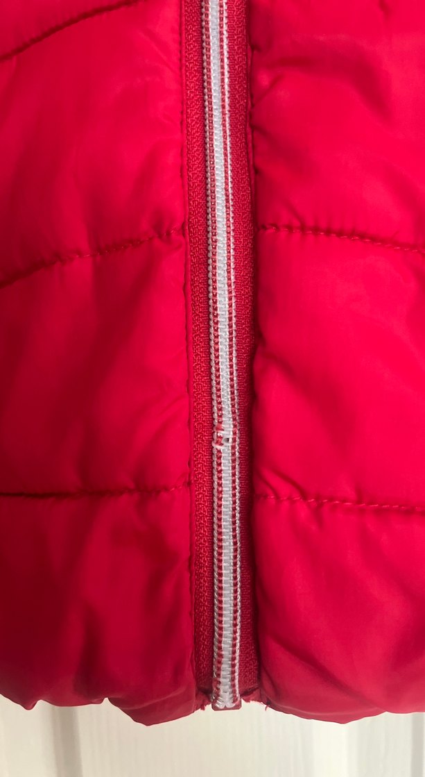 Kız Çocuk Kırmızı Kapüşonlu Fermuarlı Mont - Görsel 2