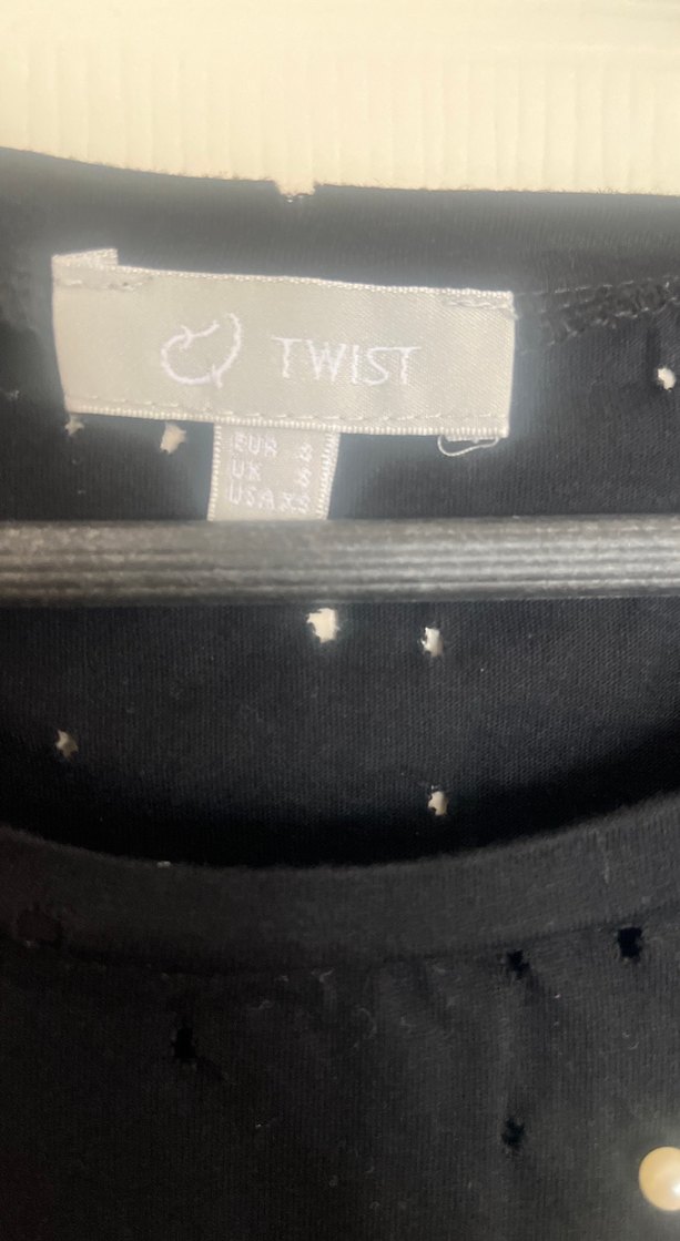 Kolsuz İşlemeli Boncuklu Siyah Bluz - Görsel 2