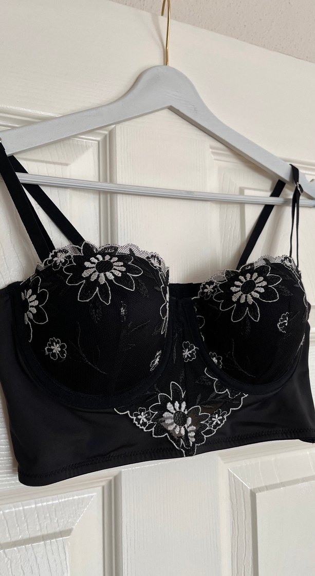 Siyah Nakışlı Dantel Detaylı Göğüs Korsesi - Görsel 2