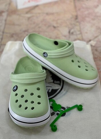 Fıstık yeşili crocs