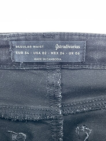 34 Beden siyah Renk Stradivarius Skinny %70 İndirimli.