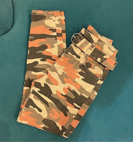 BERSHKA KAMUFLAJ PANTOLON