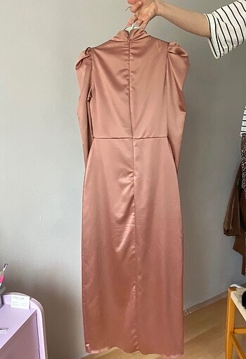 36 Beden Rose Gold İşlemeli Saten Elbise