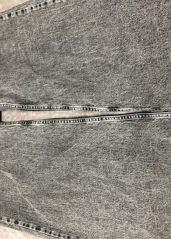 40 Beden gri Renk Gri Bol Kesim Yırtık ve Kemer Detaylı Jean