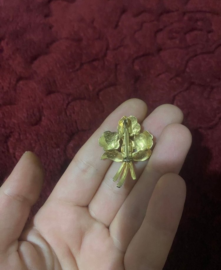 Altın Renkli Çiçek Desenli Broş - Görsel 2