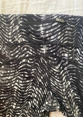 Zebra Desenli Fermuarlı Siyah Spor Tayt - Görsel 5