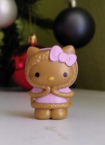 Hello kitty zaini sürpriz yumurta pembe kürklü gold figür sanrio