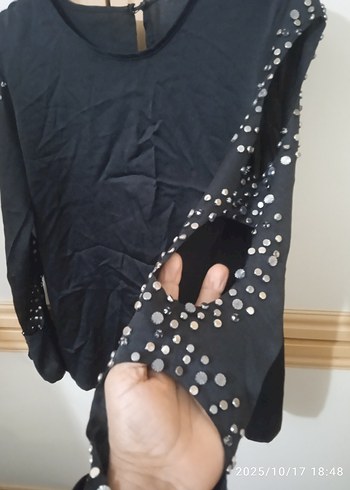 Düğmeli Siyah Kolu oymalı Mini Bluz - Görsel 2