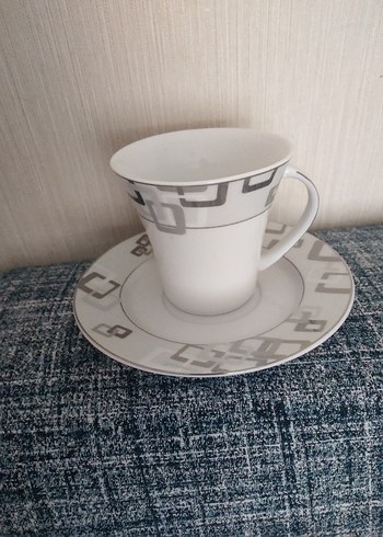 Beyaz ve Gri Desenli Porselen Fincan Takımı - Görsel 2