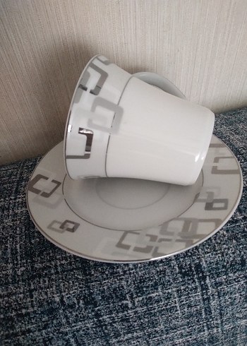 Beyaz ve Gri Desenli Porselen Fincan Takımı - Görsel 3