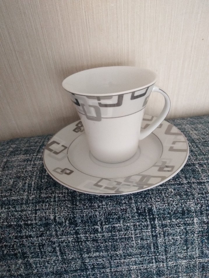 Beyaz ve Gri Desenli Porselen Fincan Takımı - Görsel 2