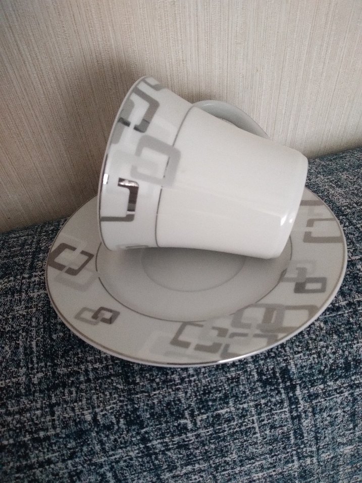 Beyaz ve Gri Desenli Porselen Fincan Takımı - Görsel 3