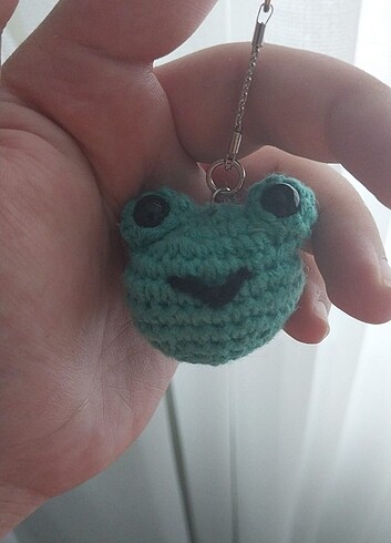 Amigurumi kurbaga anahtarlik